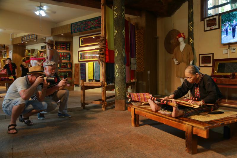 2、俄羅斯列賓美院師生到檳榔谷采風