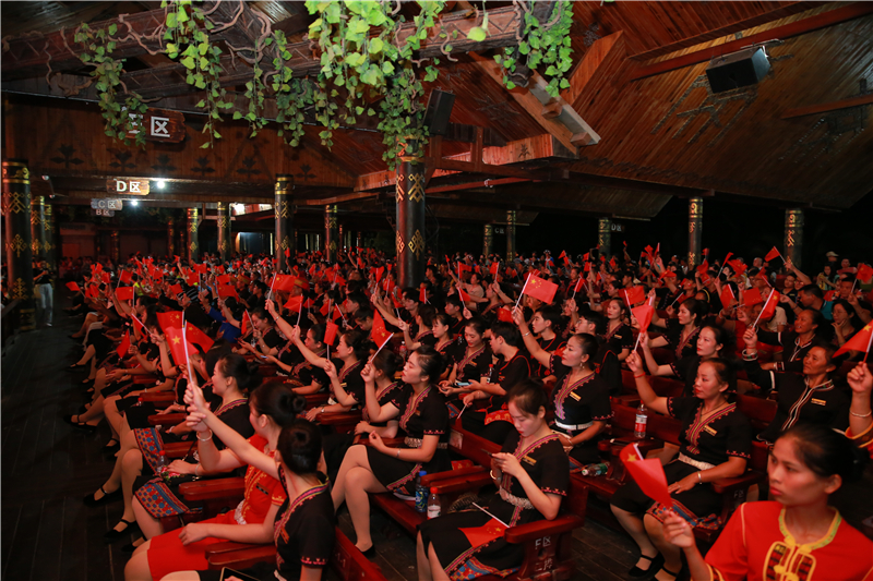 11、檳榔谷舉辦民族團結(jié)紅歌合唱大賽 慶祝新中國成立70周年