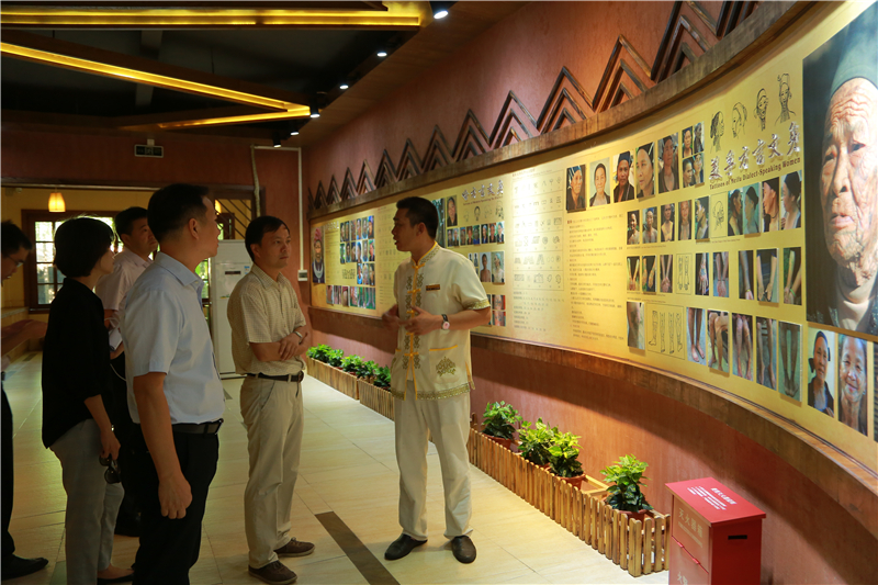 5、海南省商務廳黨組書記、廳長陳希一行到檳榔谷調研